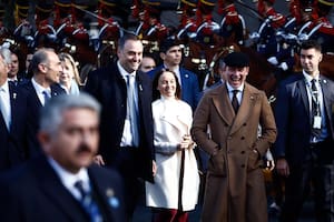 Lule Menem, Manuel Adorni y Santiago Caputo a la salida del Tedeum
