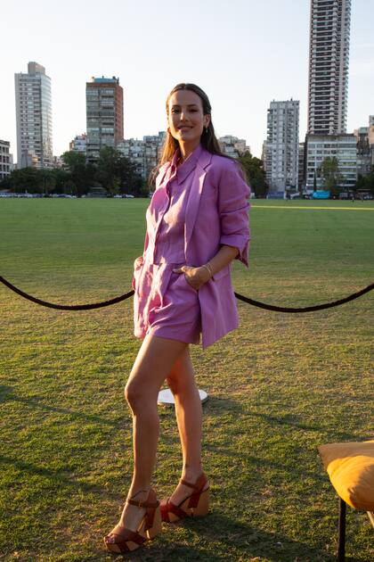 Luli Fernández apostó al lila, uno de los colores que marcan tendencia esta temporada