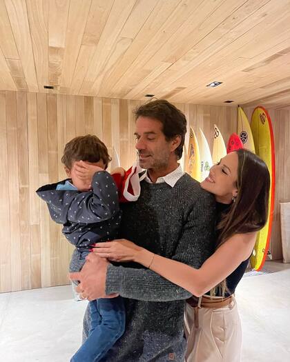 Luli Fernández junto a su marido, Cristián Cúneo Libarona, y a su hijo, Inda