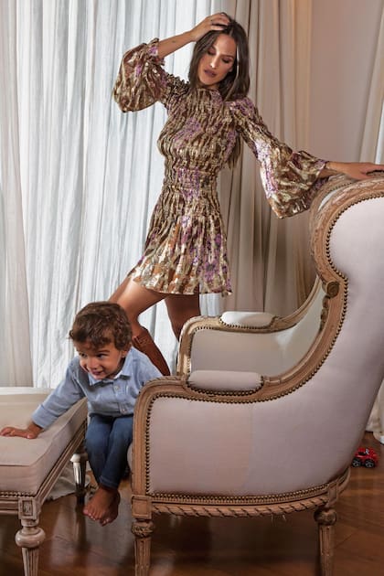 Luli Fernández, modelo y conductora, junto a su hijo Indalecio Cúneo Libarona