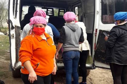 Luli Vargas, oriunda de Paraguay, organiza ollas populares y donación de ropa para las personas con más necesidades en los barrios de Pilar