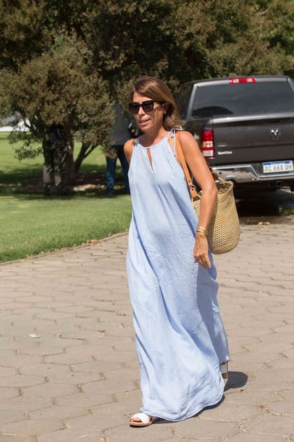 Lulu Cahen d'Anvers, con solero de lino y sandalias para soportar las altas temperaturas.