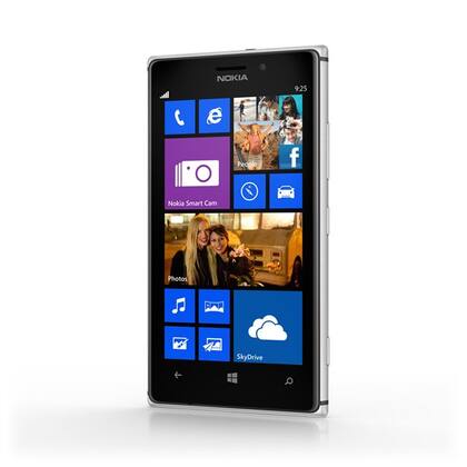 Lumia 925.
Nokia, ahora en manos de Microsoft, tiene este modelo con cámara de 8,7 megapixeles, pantalla de 4,5 pulgadas y 16 gigabytes de almacenamiento