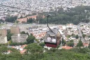 Luna contó que tuvo relaciones mientras viajaba en un telesférico