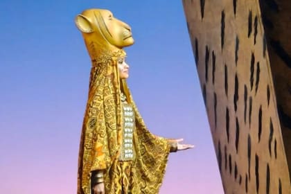Luna Manzanares, en el rol de Sarabi, la reina de la manada en El Rey León