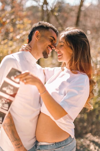 Luna Serrat espera mellizos junto al futbolista, Dani Ceballos