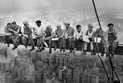 "Lunch atop a skycraper" se convirtió en una foto icónica para la historia de Nueva York