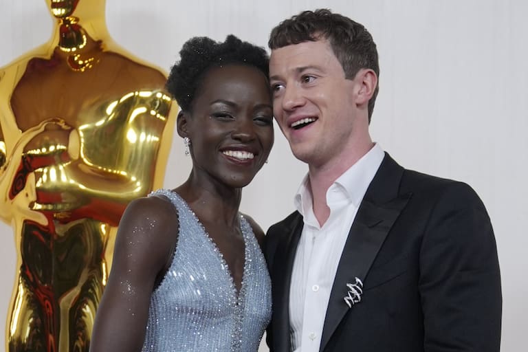 ¿Y Joshua Jackson? Lupita Nyong’o asistió a los Oscar 2024 con otro galán y se tomaron de las manos