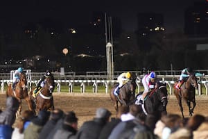 Luthier Blues, en uno de sus triunfos en Palermo, con el público junto a la pista para admirar su velocidad de cerca