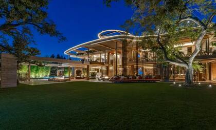 La propiedad de 3251 m2 está emplazada en un terreno de 5000 m2