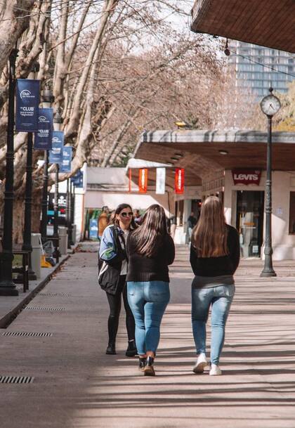 Luxury Outlet es un paseo ideal para vestir a toda la familia.