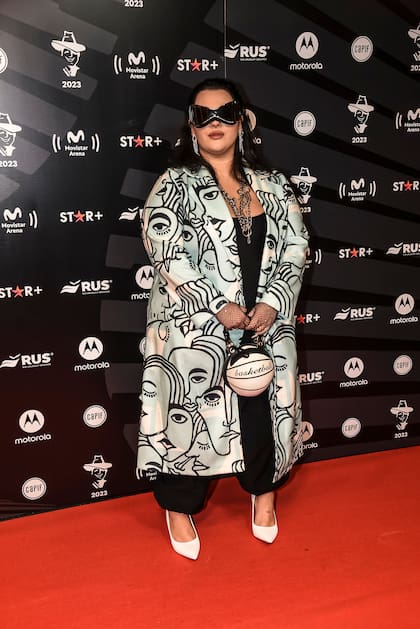 Luz Gaggi, en la alfombra roja de los Premios Gardel 2023, en el Movistar Arena