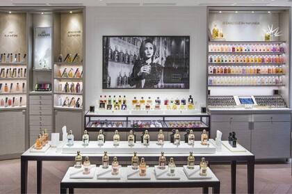 Una vidriera con productos de LVMH