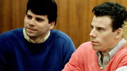 Lyle (izq.) y Erik Menéndez durante su primer juicio