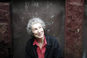 Más expectativa por el nuevo libro de Atwood: es finalista del Booker Prize