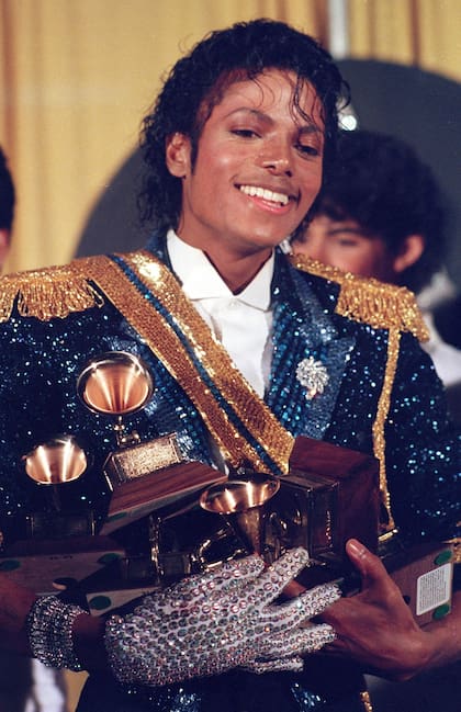 En 1984, Jackson rompió récords al quedarse con ocho premios Grammy, incluyendo el de Álbum del Año, por Thriller