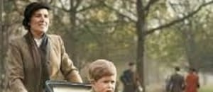 Quién es la mujer que crio a Carlos III, que se convirtió en amiga y confidente de Isabel II