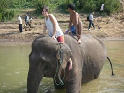Macarena, en un viaje de visita a su padre en Tailandia