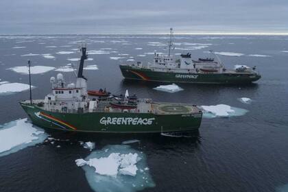 Macarena viaja en el Arctic Sunrise