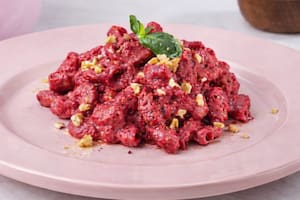 Macarrones con salsa de remolacha
