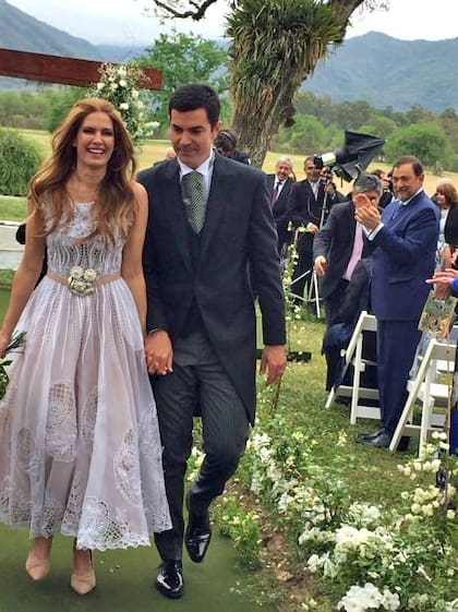 Macedo lució un vestido de inspiración romántico de tono natural