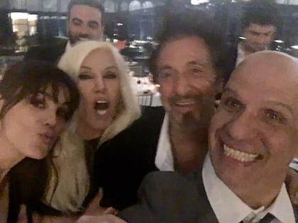 Machado junto a Susana Giménez, Al Pacino y su entonces novia argentina Lucila Polack