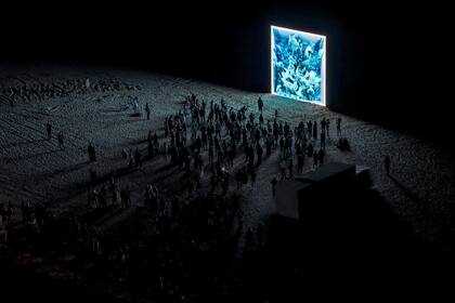 "Machine Hallucinations: coral", de Refik Anadol, se presentó el año pasado en la playa durante la feria Art Basel Miami