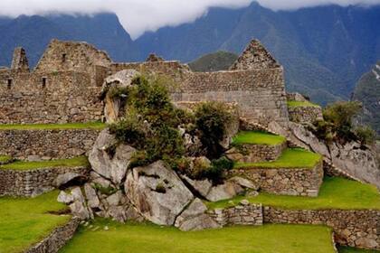 Las piedras que están integradas a las construcciones de Machu Picchu son muestras de las fallas que rodean el lugar