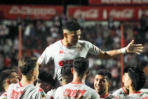 Unión se hace fuerte como local, le ganó a Godoy Cruz 2-1 y asciende en la tabla