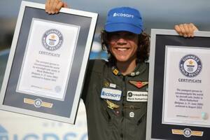 El piloto que se convirtió en el más joven de la historia en dar la vuelta al mundo en solitario