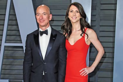 MacKenzie estuvo
casada con Jeff Bezos durante veinticinco
años. Juntos fundaron Amazon.