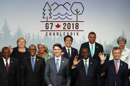 Macri, a la derecha, entre líderes del G7; en el centro, el anfitrión Justin Trudeau, primer ministro de Canadá