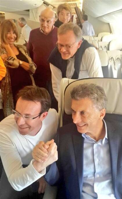 Macri, ayer, en el vuelo de Air France