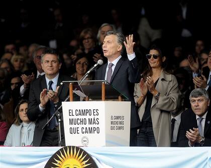 Macri destacó el aporte del campo en la economía y tuvo una recepción muy favorable