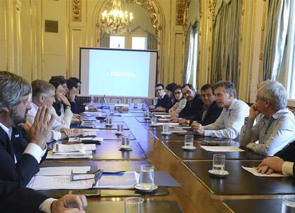 Macri encabezó ayer una reunión para evaluar el plan de Arsat
