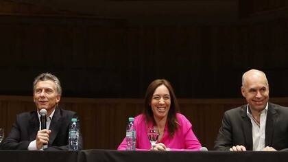 Macri inició su jornada como presidente electo con una conferencia de prensa con Peña, Vidal y Rodríguez Larreta