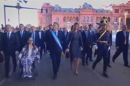 Macri, la vicepresidenta Michetti y algunos de sus ministros caminaron de la Casa Rosada hasta la Catedral