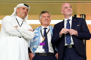 El expresidente se reúne con figuras del fútbol, amigos y exfuncionarios