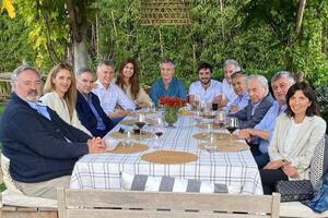 Macri convocó a un selecto grupo de dirigentes para una cumbre reservada con Vargas Llosa