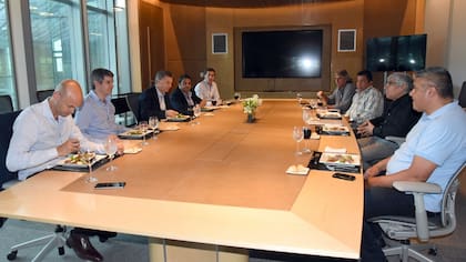 Macri, antes de asumir como presidente, recibió a Moyano y Tapia en la sede de gobierno porteño