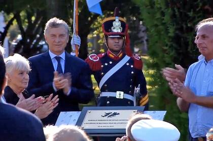 En Olivos, el Presidente descubrió una placa en honor a los 649 caídos en Malvinas