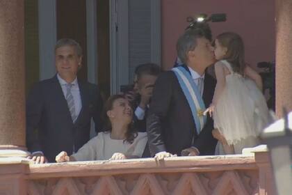 Macri saluda a su hija antes de dar su discurso