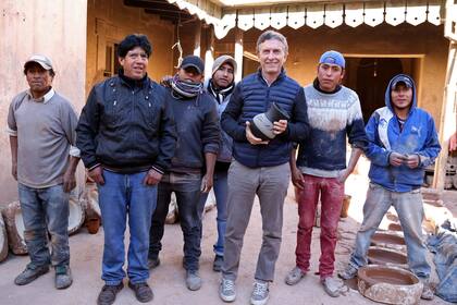 Macri se fotografió con trabajadores en Jujuy