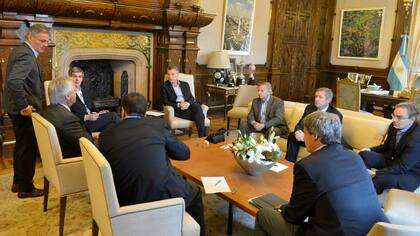 Macri se reunió ayer con sus ministros en la Casa Rosada para evaluar la propuesta que el Gobierno presentará hoy