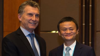 El expresidente Mauricio Macri junto al millonario Jack Ma, dueño de Alibaba