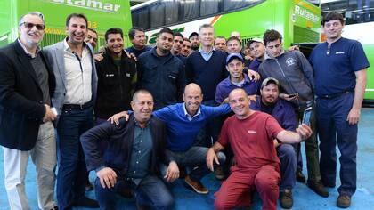 Macri visitó la empresa Vía Bariloche