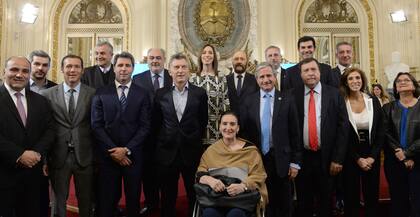 Macri volvió a tener una foto con gobernadores, aunque la mitad de los mandatarios no concurrió