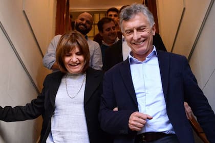 Macri y Bullrich, al salir de la reunión de JxC