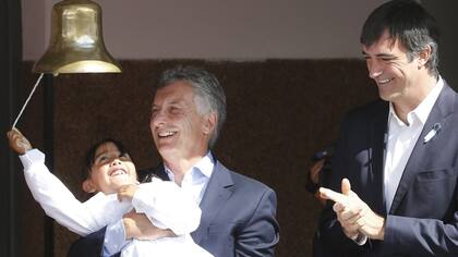 Mauricio Macri, junto al ministro de Educación Esteban Bullrich en una escuela