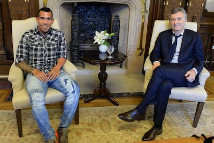 Macri y Tevez, en una reunión de hace tres años; el expresidente de la Nación y el Apache mantienen una buena amistad